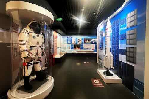 “問鼎蒼穹 精神永續——周恩來與‘兩彈一星’事業”專題展在天津開幕