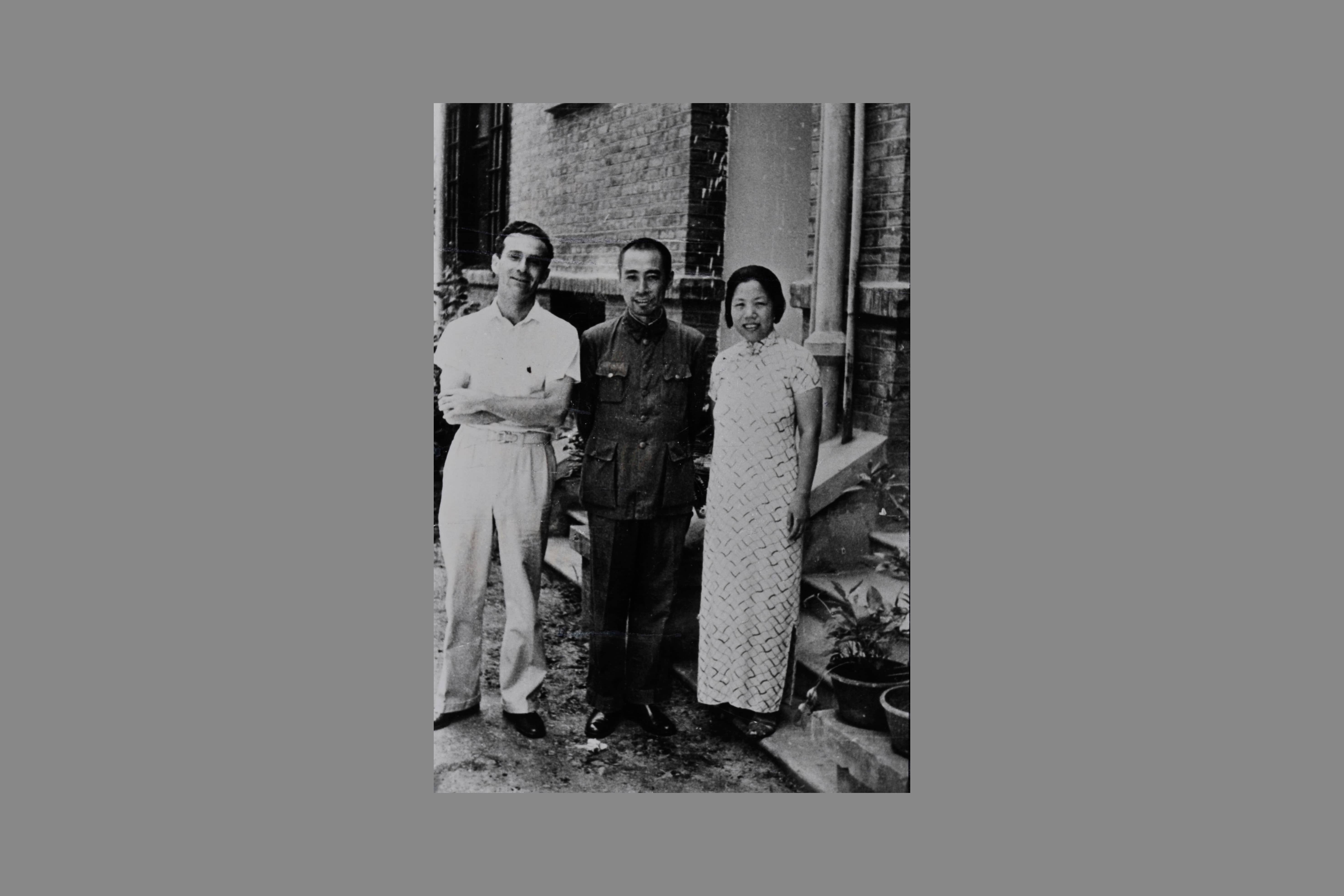 周恩来夫妇与埃德加•斯诺的合影