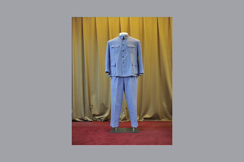 周恩来视察时穿过的蓝灰布中山装