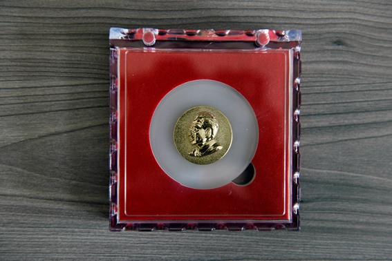 玉镶金（总理像）