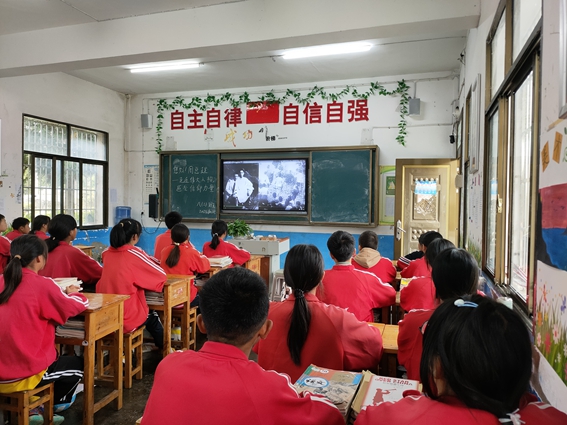 聚凤中学 (1).jpg 聚凤中学 (1).jpg